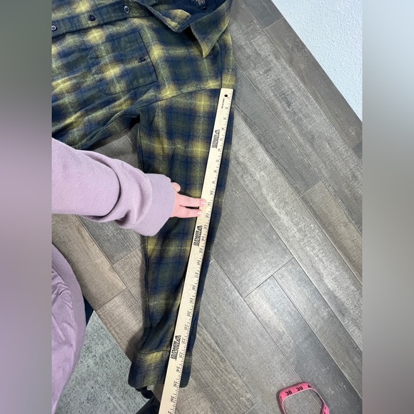 Pendleton Men's Elbow-Patch Wool Trail Shirt in a Yellow and Blue Plaid - Picture 5 of 8